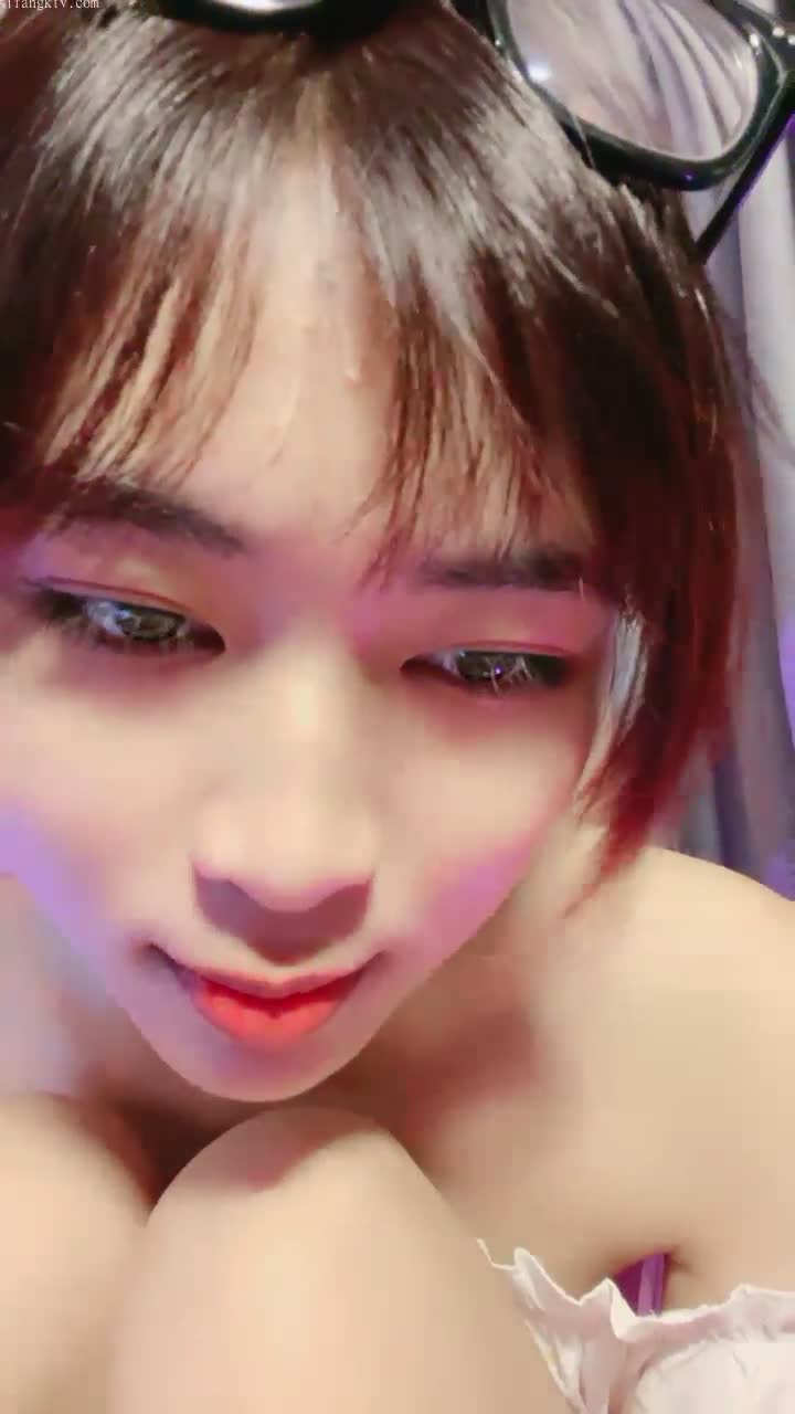 极品大学生！天然白虎【小蓝同学】粉嫩的小B紫薇棒自慰 白浆直流【40v】 (17)