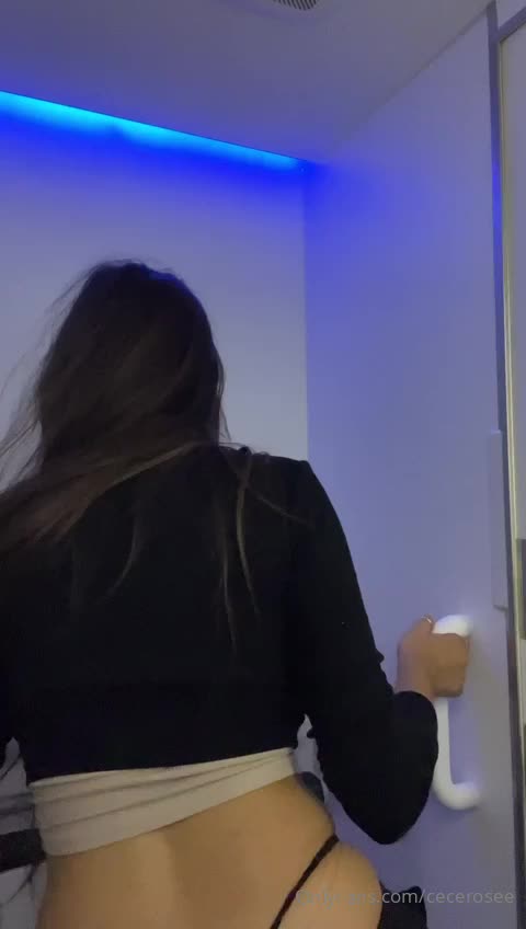 【自整理】阿嘿颜小母狗的胸前有一对大白兔，啪啪啪的时候还会蹦蹦跳跳的真可爱！【373V】 (300)