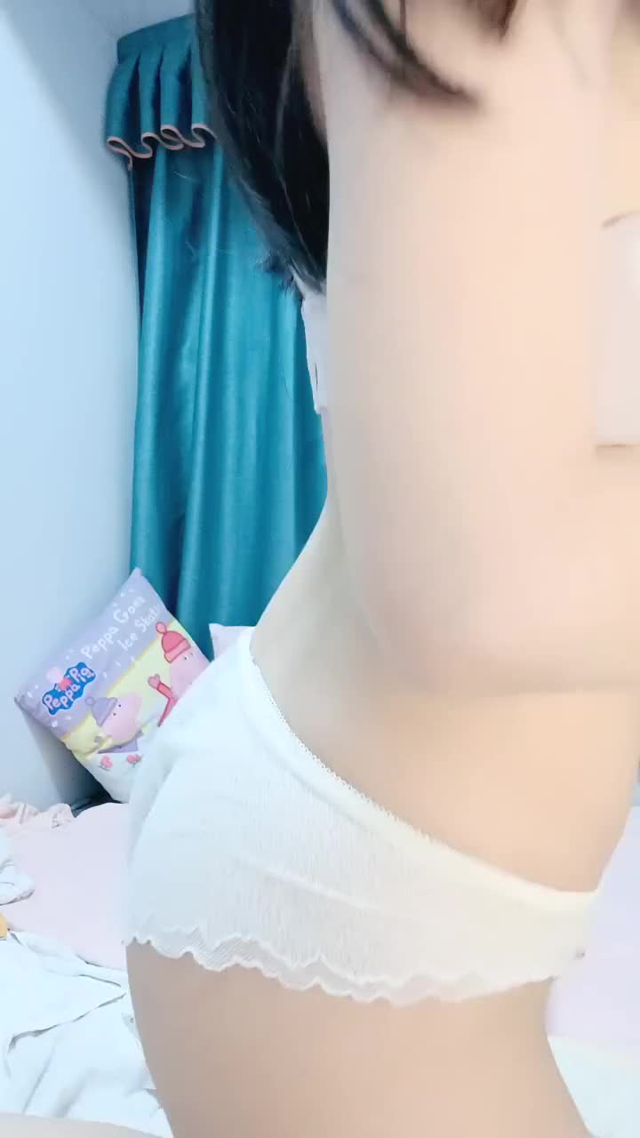 【龙泽萝莉】骚舞诱惑~极致身材黑丝袜美腿~道具手指猛扣骚逼【36V】 (35)