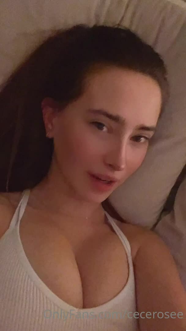 【自整理】阿嘿颜小母狗的胸前有一对大白兔，啪啪啪的时候还会蹦蹦跳跳的真可爱！【373V】 (250)