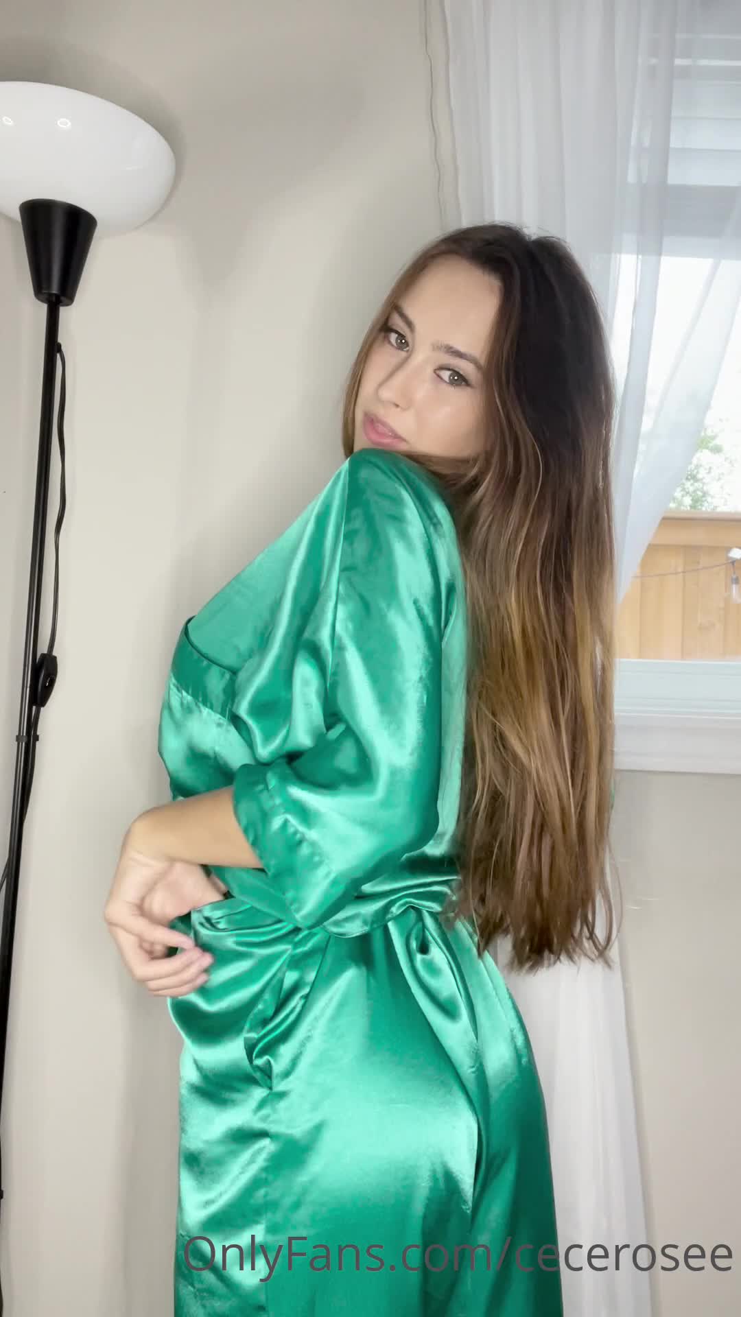 【自整理】阿嘿颜小母狗的胸前有一对大白兔，啪啪啪的时候还会蹦蹦跳跳的真可爱！【373V】 (180)