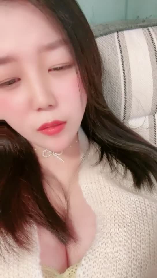 白嫩邻家大姐姐 脸点同框【玖儿暖暖】合集，天天跳蛋不离骚逼【17v】 (17)