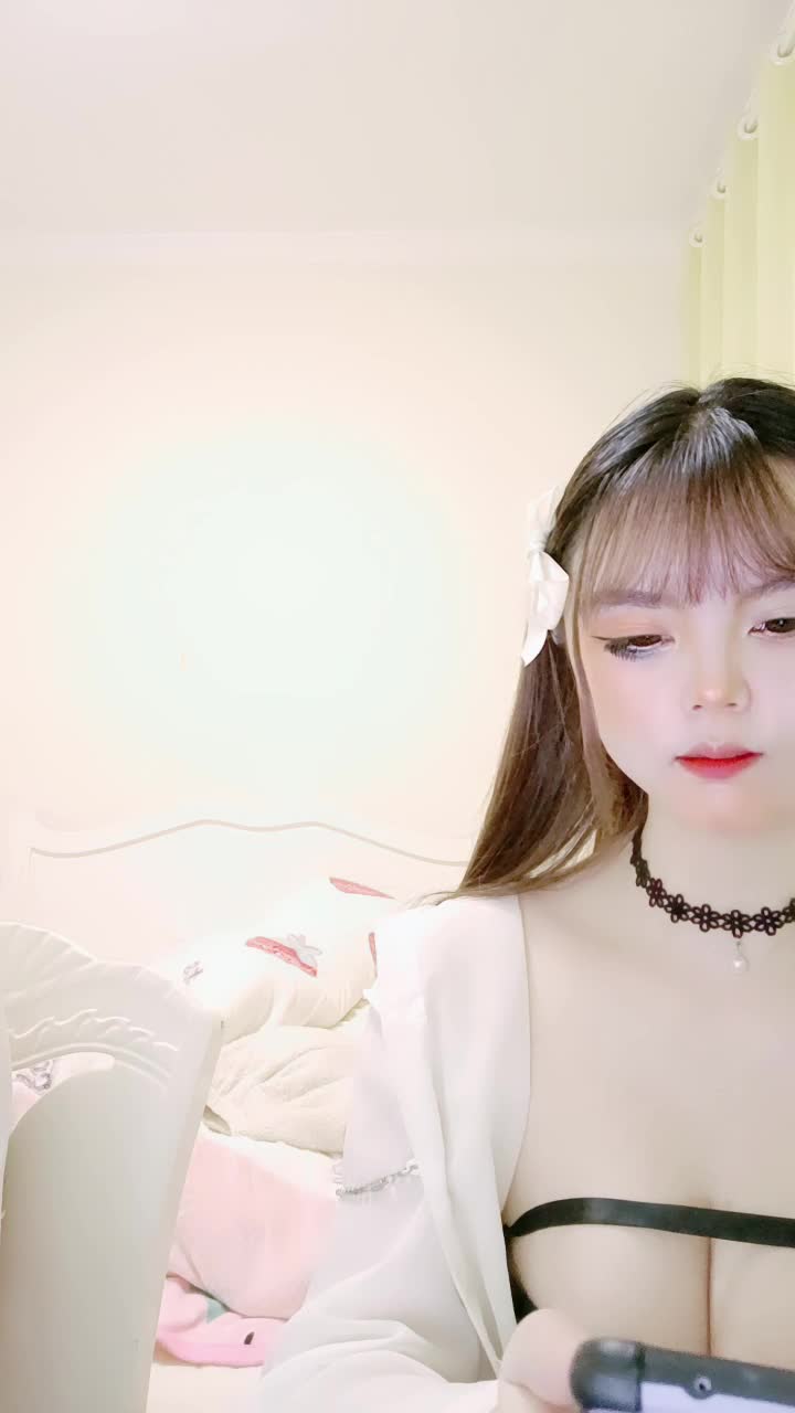 雪白大奶绿播【双倍快乐】性感双妹~抖胸聊骚【10V】 (7)