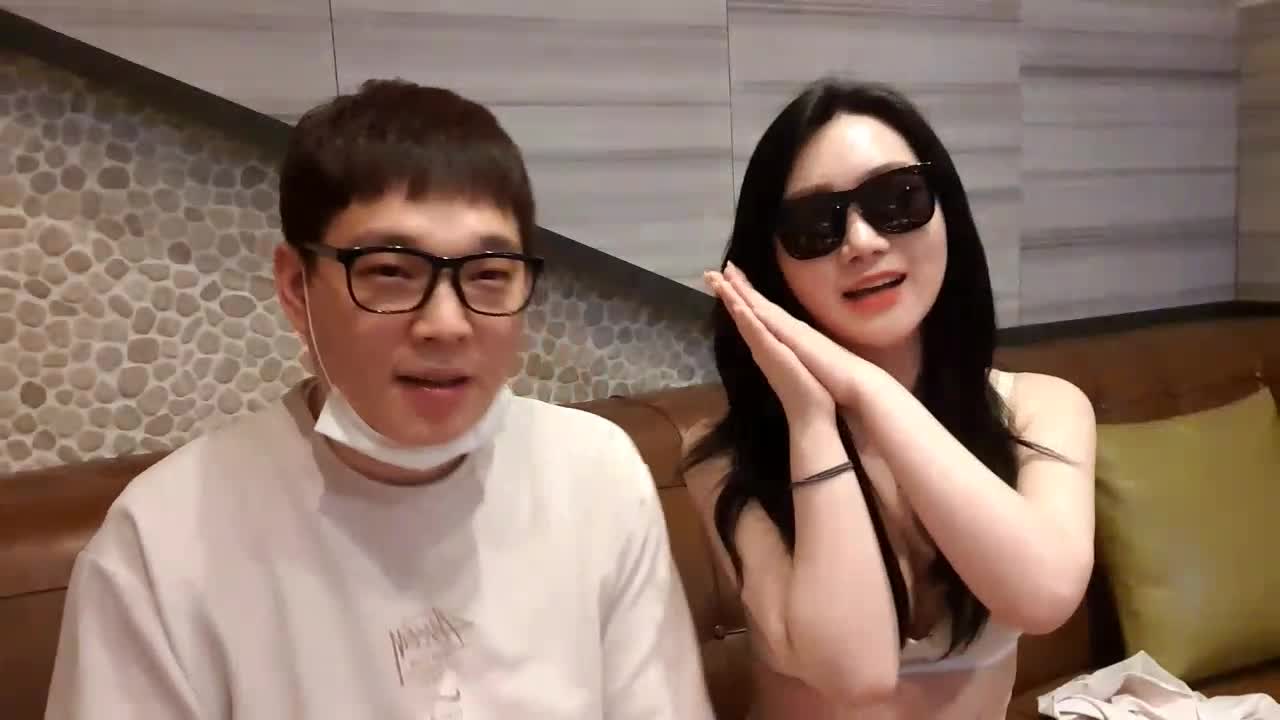 韩国主播【노빠꾸】KTV专场~陪酒妹~性感美胸 【18V】 (14)