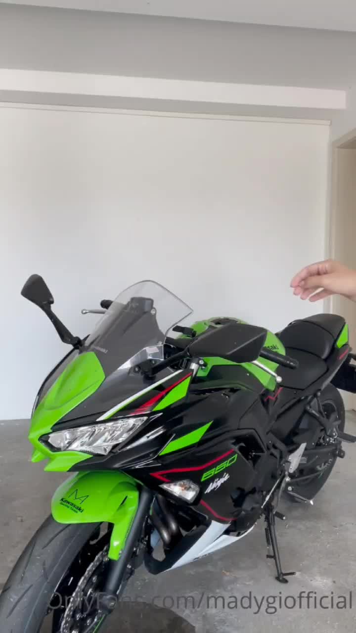 绳艺大师给熟女来个全套SM龟甲缚，奶子上还要贴个血滴子，狂虐这对极品大奶子【200V】 (147)