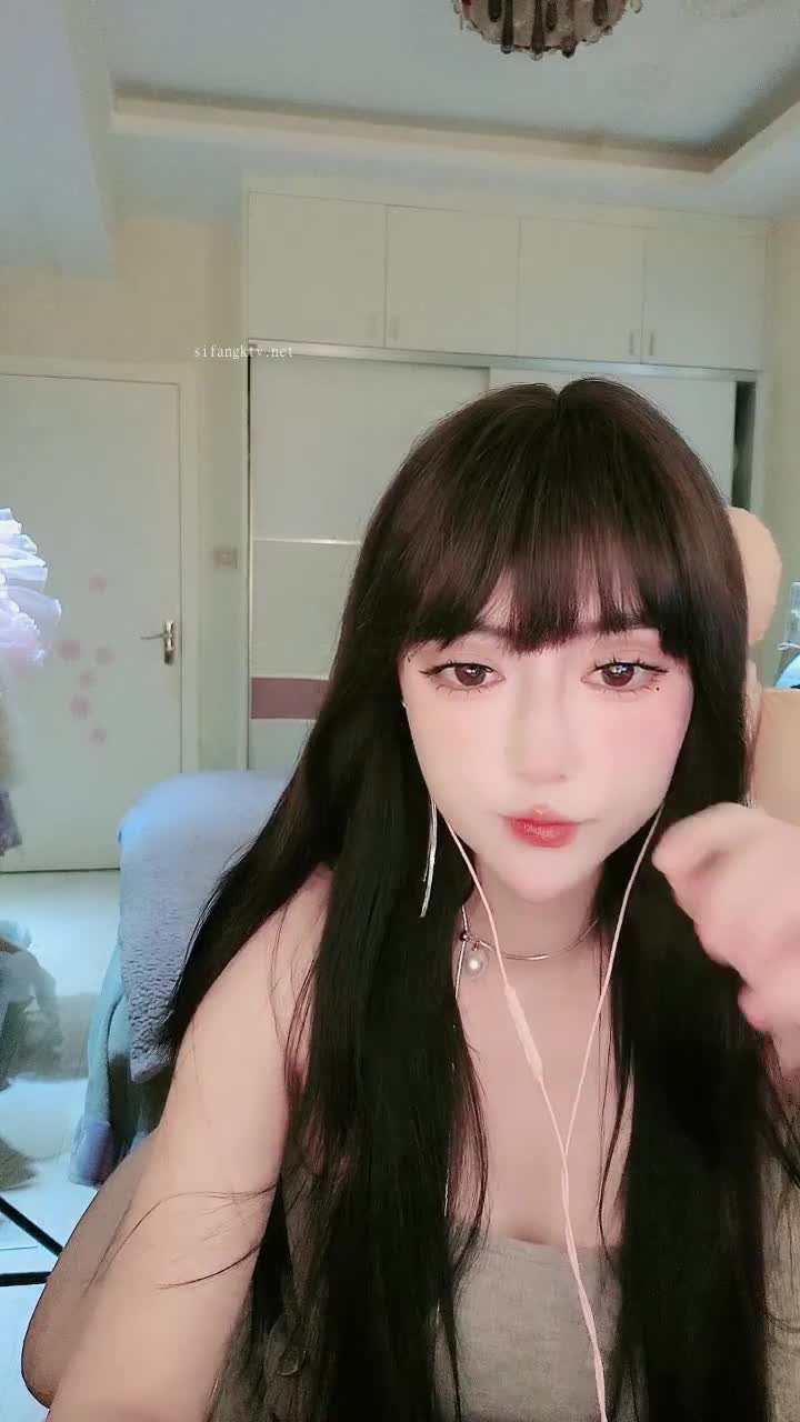 绿播下海【可怜的花宝叽】一级棒~女神终于秀了~身材太完美了【10V】 (9)