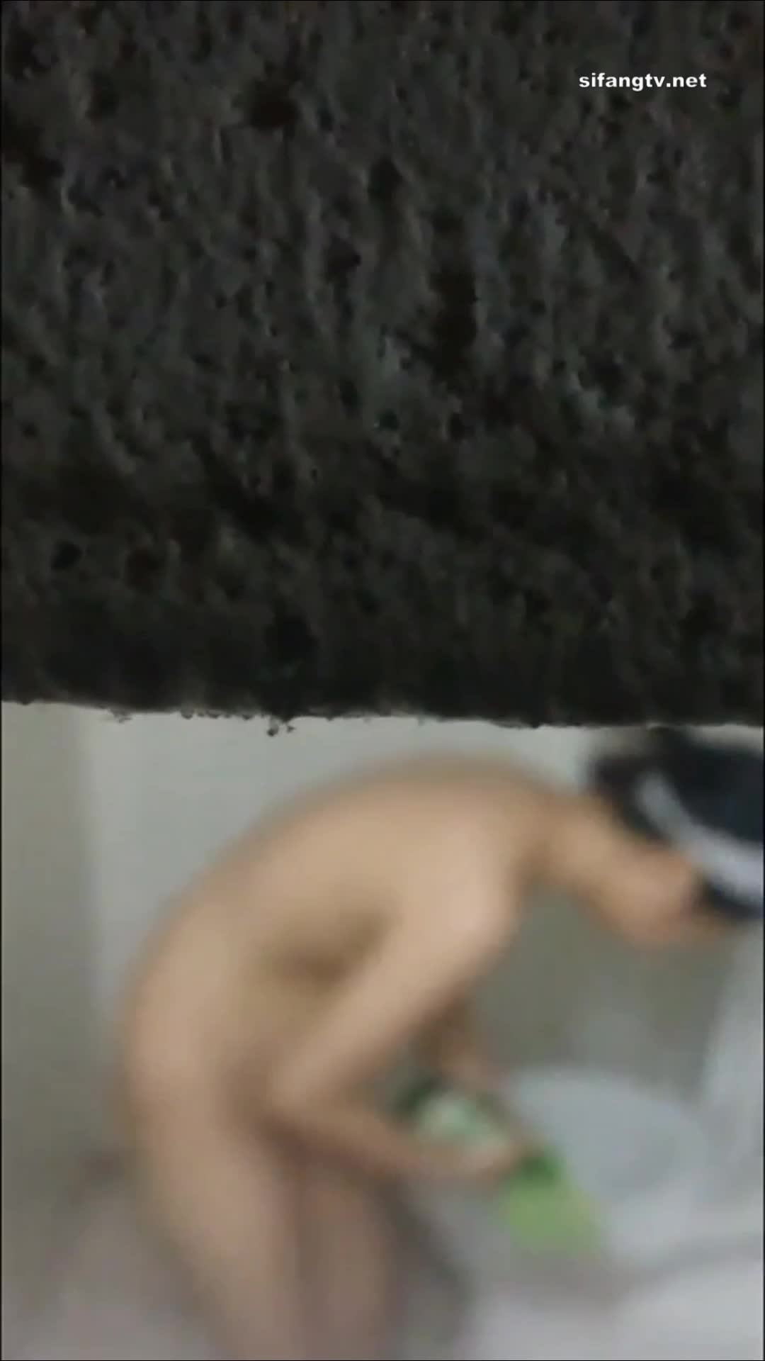 猥琐 偷拍 出租屋浴室 澡堂妹子更衣洗澡合集【95v】 (24)