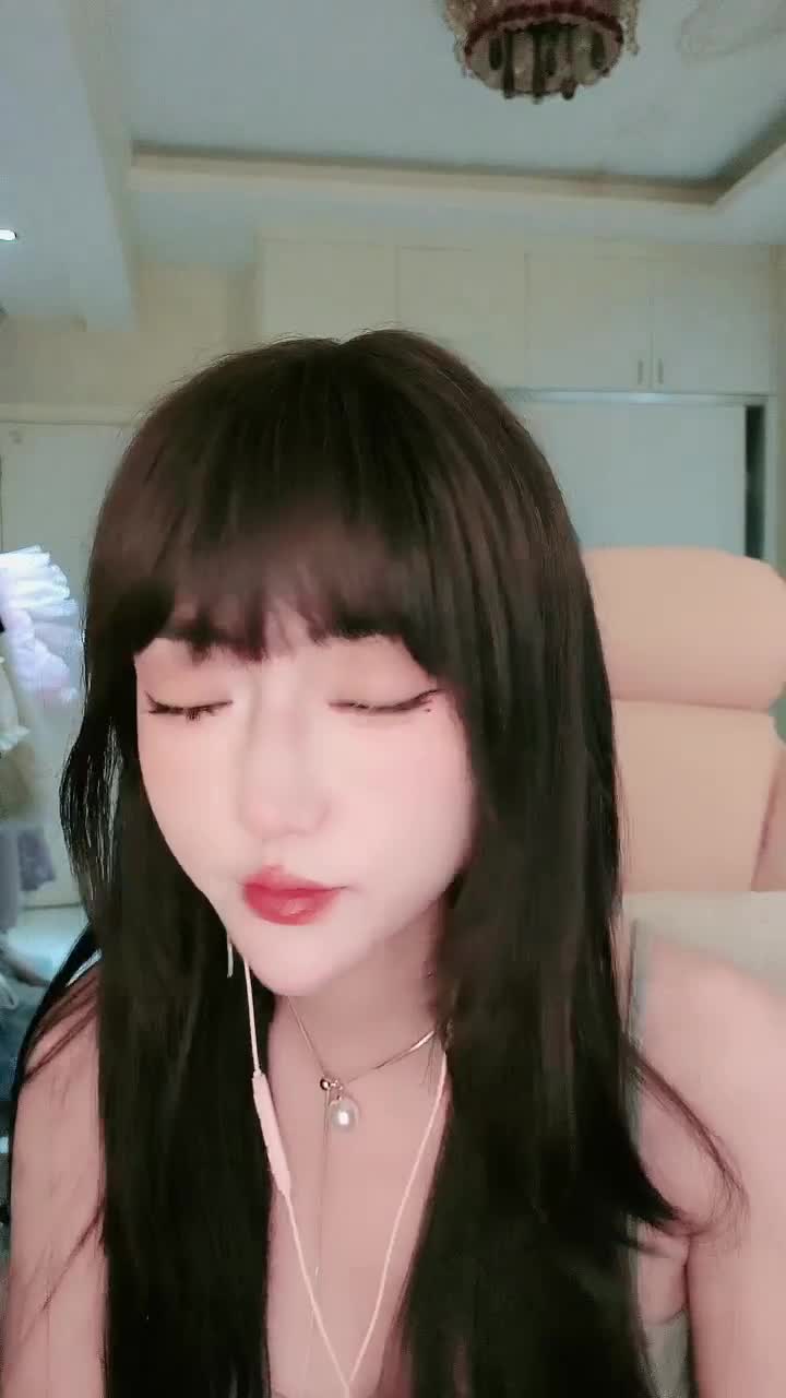 绿播下海【可怜的花宝叽】一级棒~女神终于秀了~身材太完美了【10V】 (10)