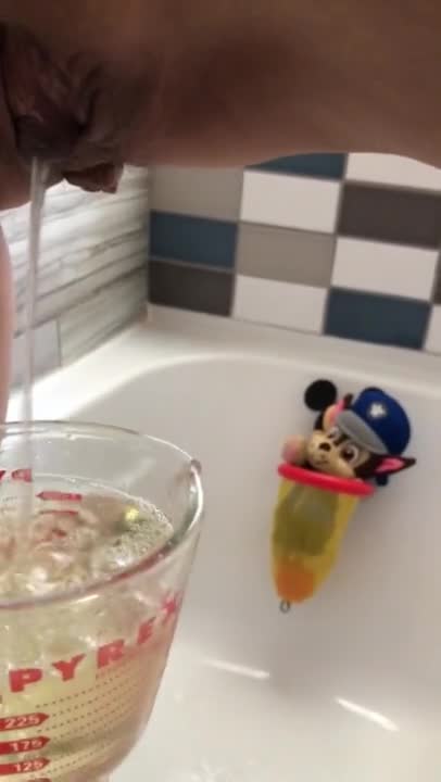 Request to pee in measuring cup (ph5e6e951f00b77)