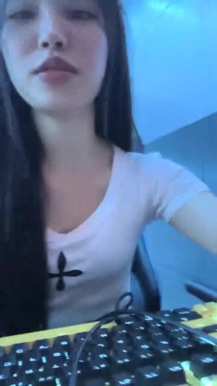 清纯学妹【桃子鱼】邻家女神~清纯学妹~跳蛋道具抽插~大屌狂干【85V】 (82)