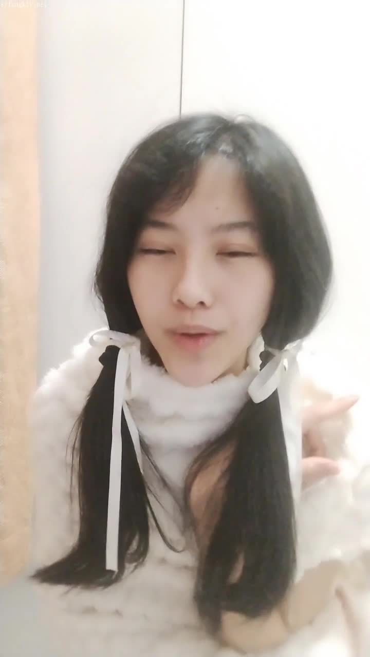 飞机场学妹在家裸聊【婕姚睡不着】揉奶诱惑 扳穴自慰【10v】 (7)