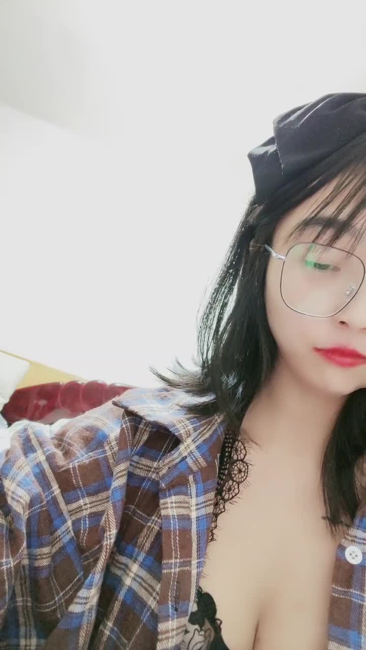 绿播【超哇塞哦】套路婊~迷人乳沟【40V】 (11)