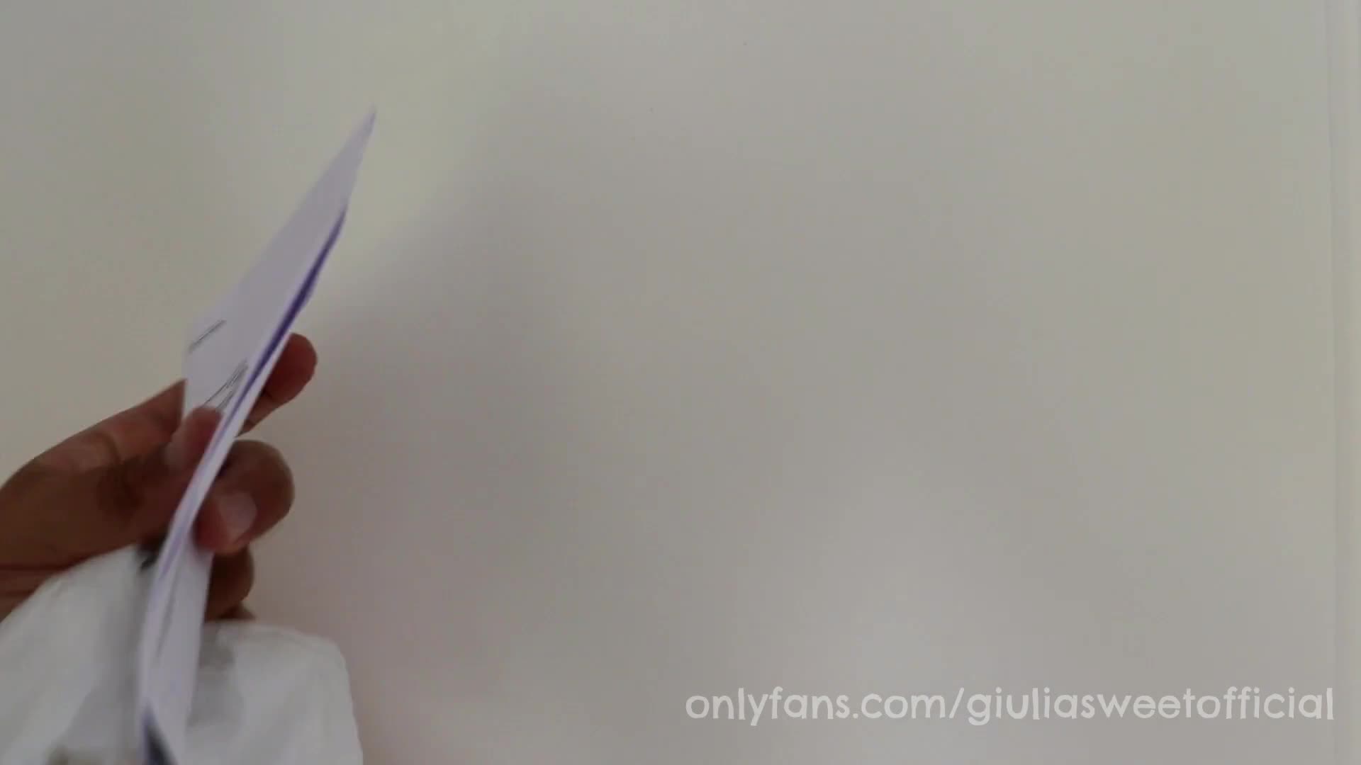 Arriva il POSTINO con il mio pacco e lo apro davanti a lui per SCONVOLGERLO DIALOGHI ITA (ph631caf30f2c0f)