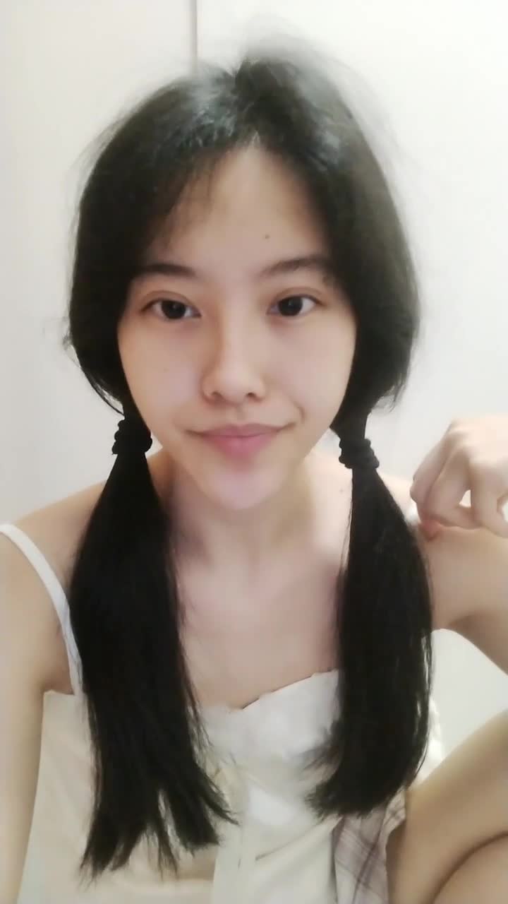 飞机场学妹在家裸聊【婕姚睡不着】揉奶诱惑 扳穴自慰【10v】 (10)