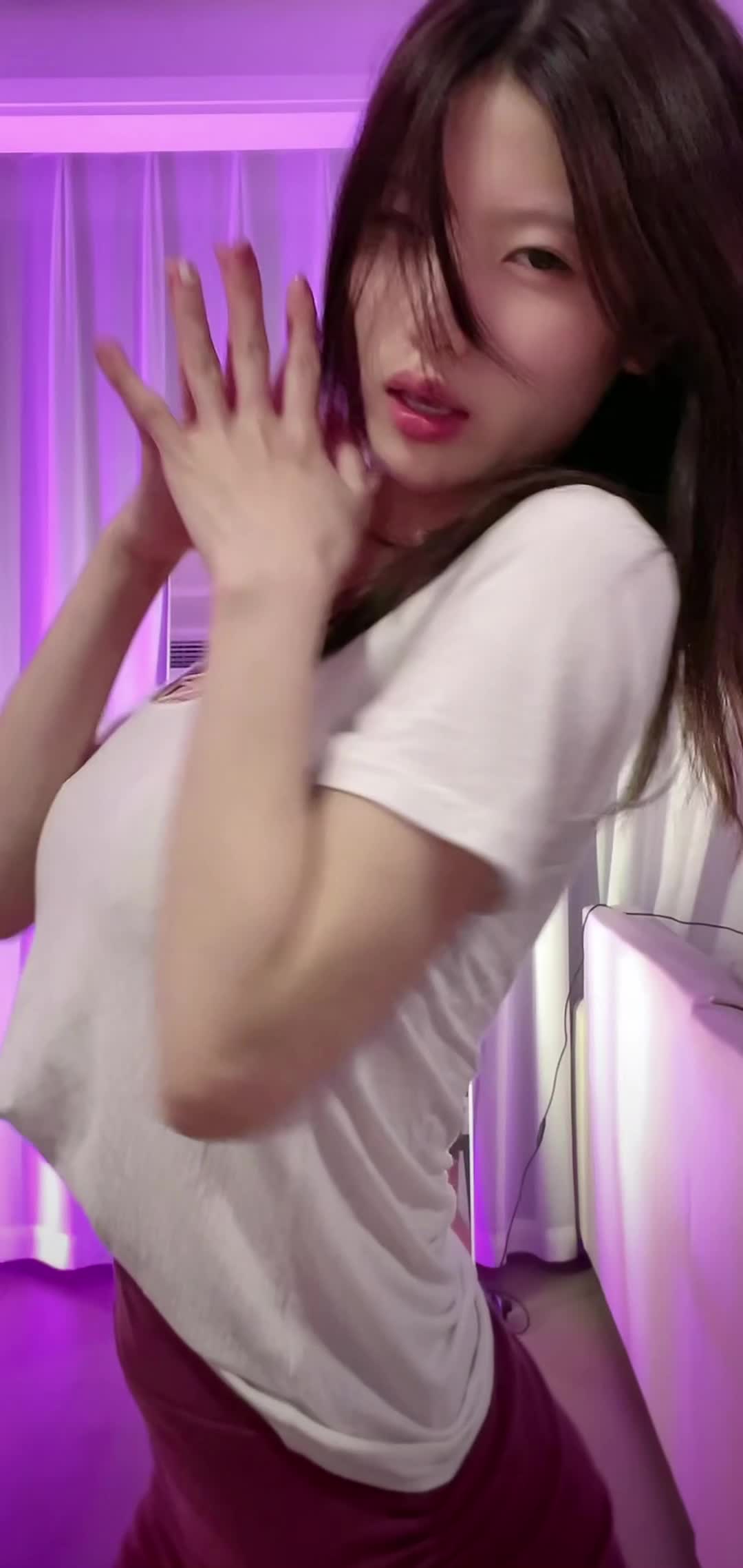 玻璃心小猫咪 热舞