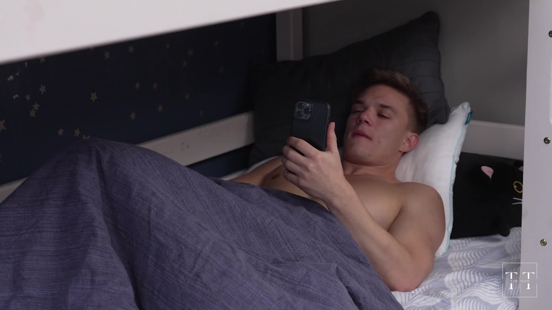 You're my stepbrother, why did you take a picture of your dick next to my face？ (658ddfd283928)