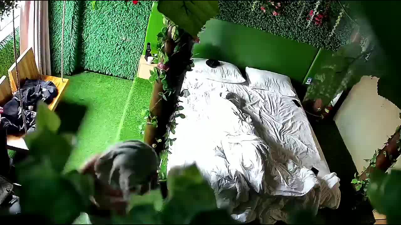 2024-1-13新流出酒店绿叶房偷拍声音甜美的嗲嗲女友被从早蹂躏到晚上