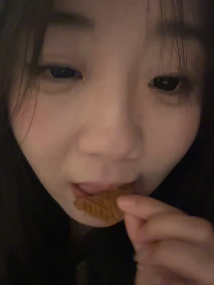 stripchat【Olivia】童颜巨乳! 道具自慰~高潮狂喷水【31v】 (32)