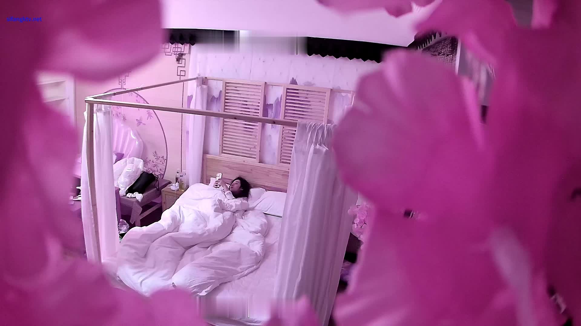 2024-1-15最新流出酒店帘子偷拍好活当赏，身材不错的气质美女深夜幽会中年猥琐胖男