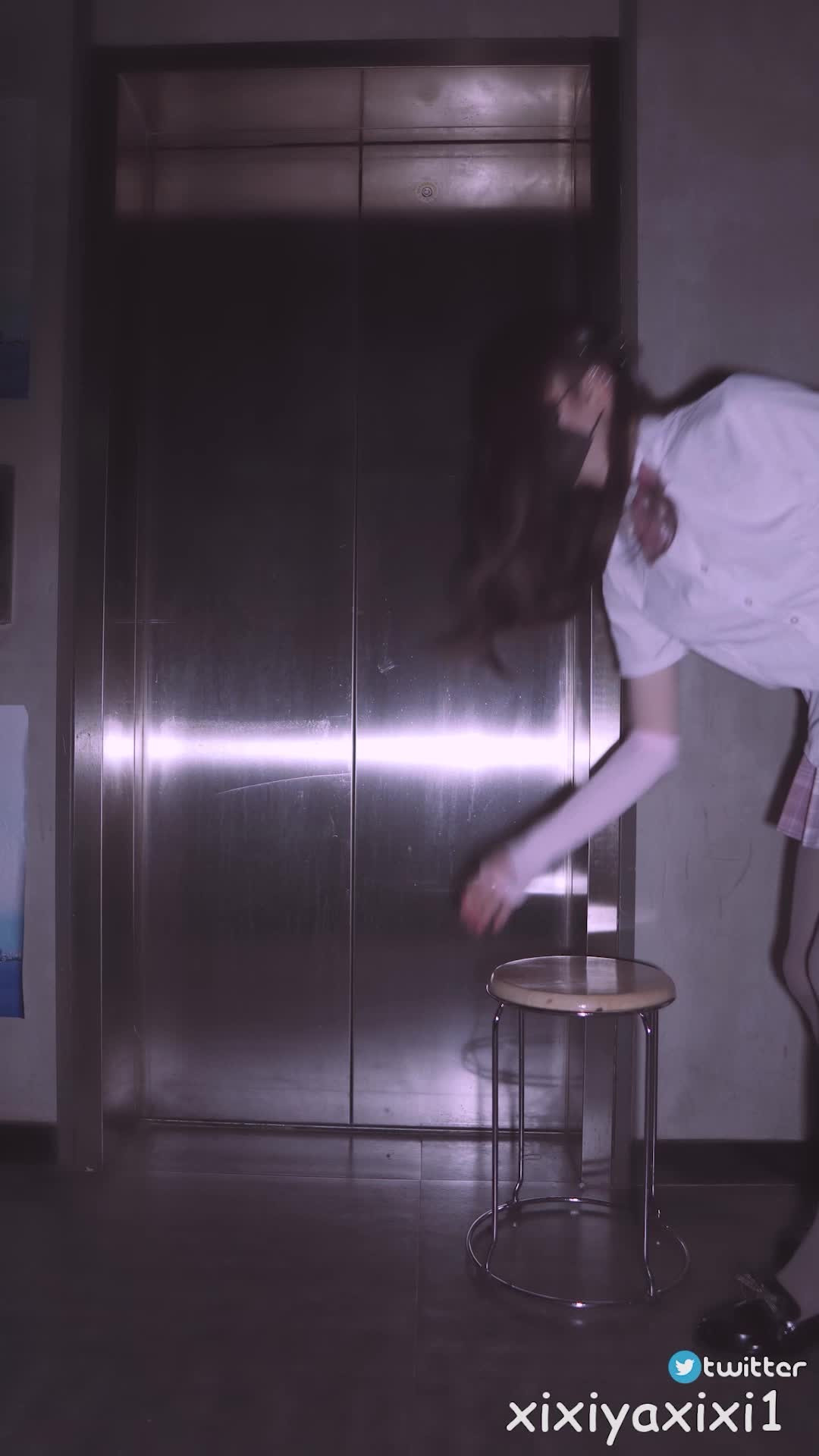 国产伪娘曦曦户外COS露出自拍【61V】 (37)