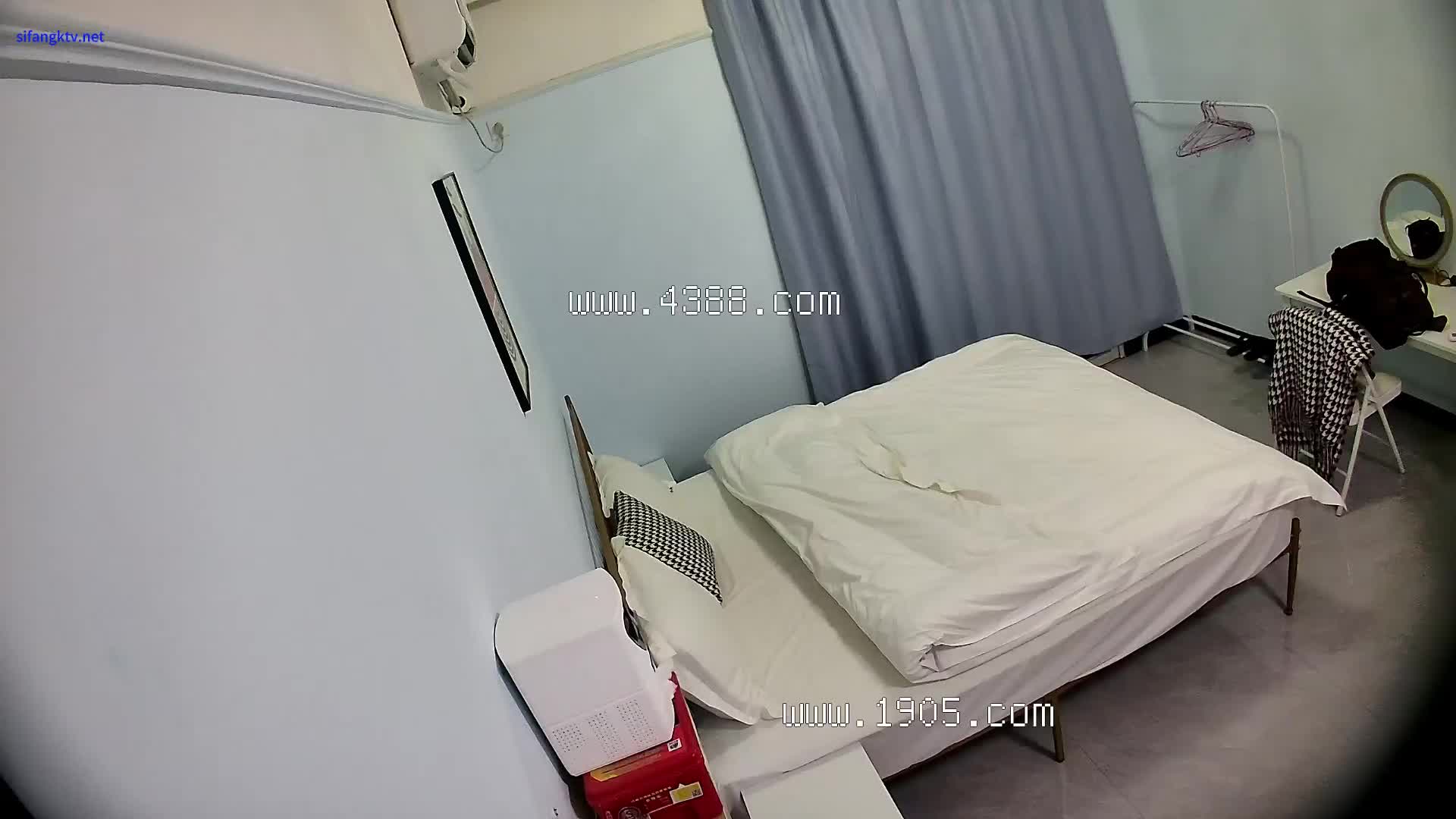 2024-1-12新流出酒店钟点房偷拍大学生情侣不知是谁的白月光终究逃不过长发文艺青年