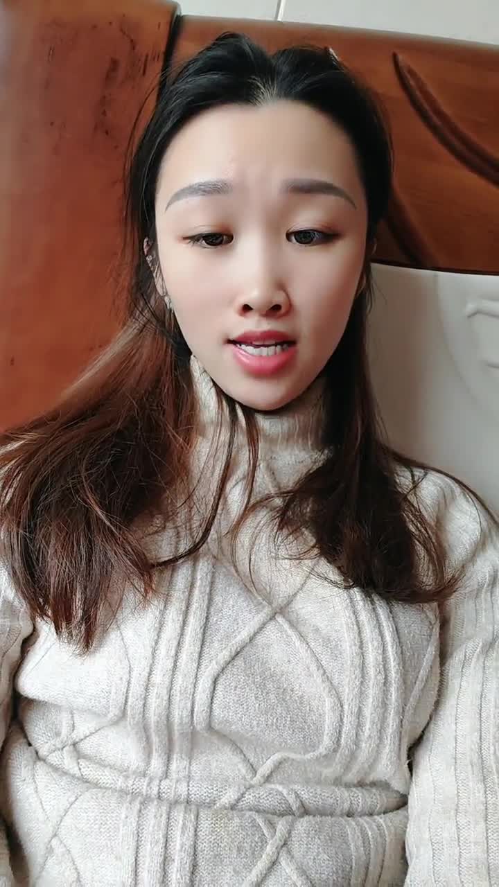 欠贷下海~【为生活陪大哥】罕见带闺蜜~服侍一男胸腿~足交【11v】 (8)