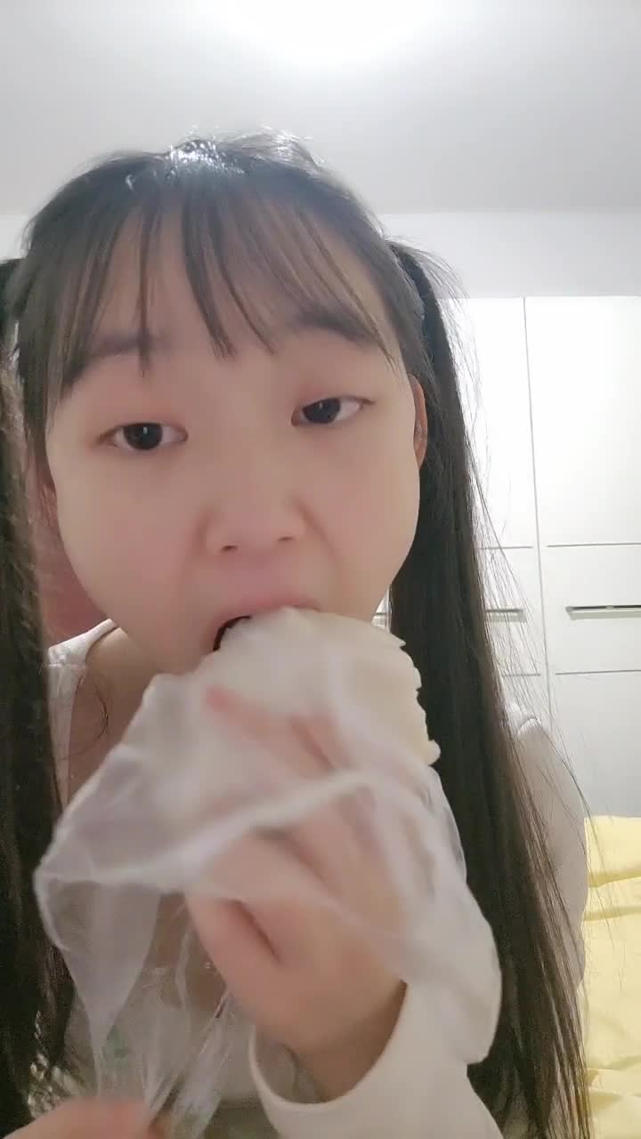 平台最嫩幼齿萝莉妹妹【喝醉蜗牛】道具自慰冒白浆【14V】 (14)