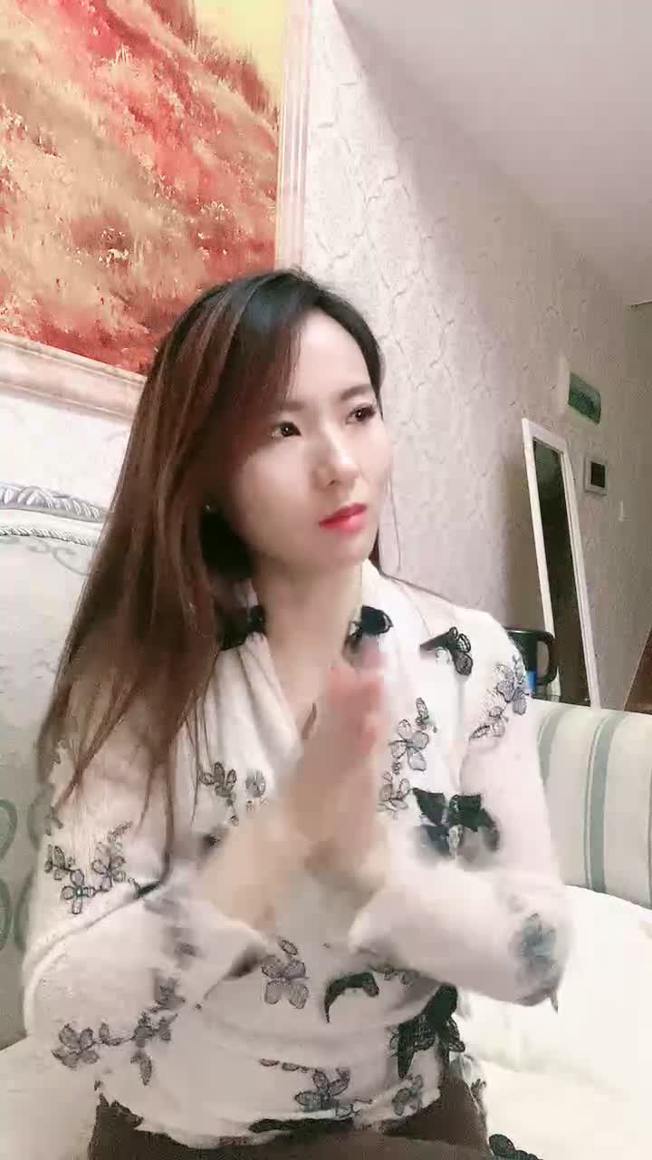 风韵犹存~气质绝佳美少妇【蜜糖】丝袜长腿~双道具自慰~边插边震【30V】 (25)