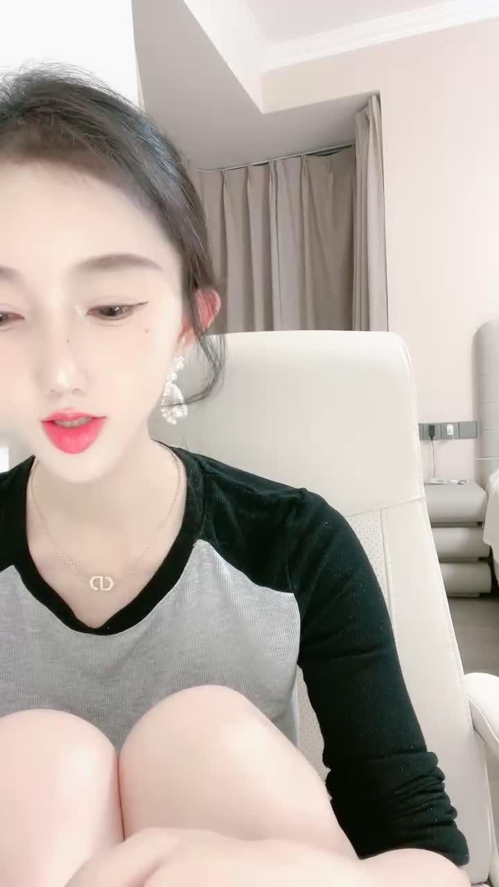 自录~超级大奶子~高级感绿播【嗲妮不嗲】G奶大胸~揉胸扭臀~诱人【24V】 (20)