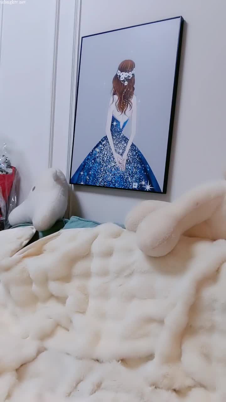 最新高颜值G奶裸舞主播【杨小花】大咪咪丰满G奶，骚舞 自慰大秀【10v】 (7)