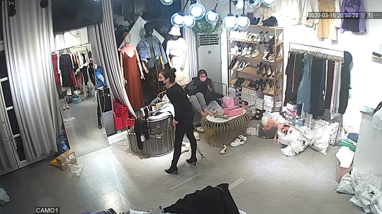 魔手 外购 更衣室经典偷拍（服装店 婚纱店、美新娘）4期合集【190v】 (49)