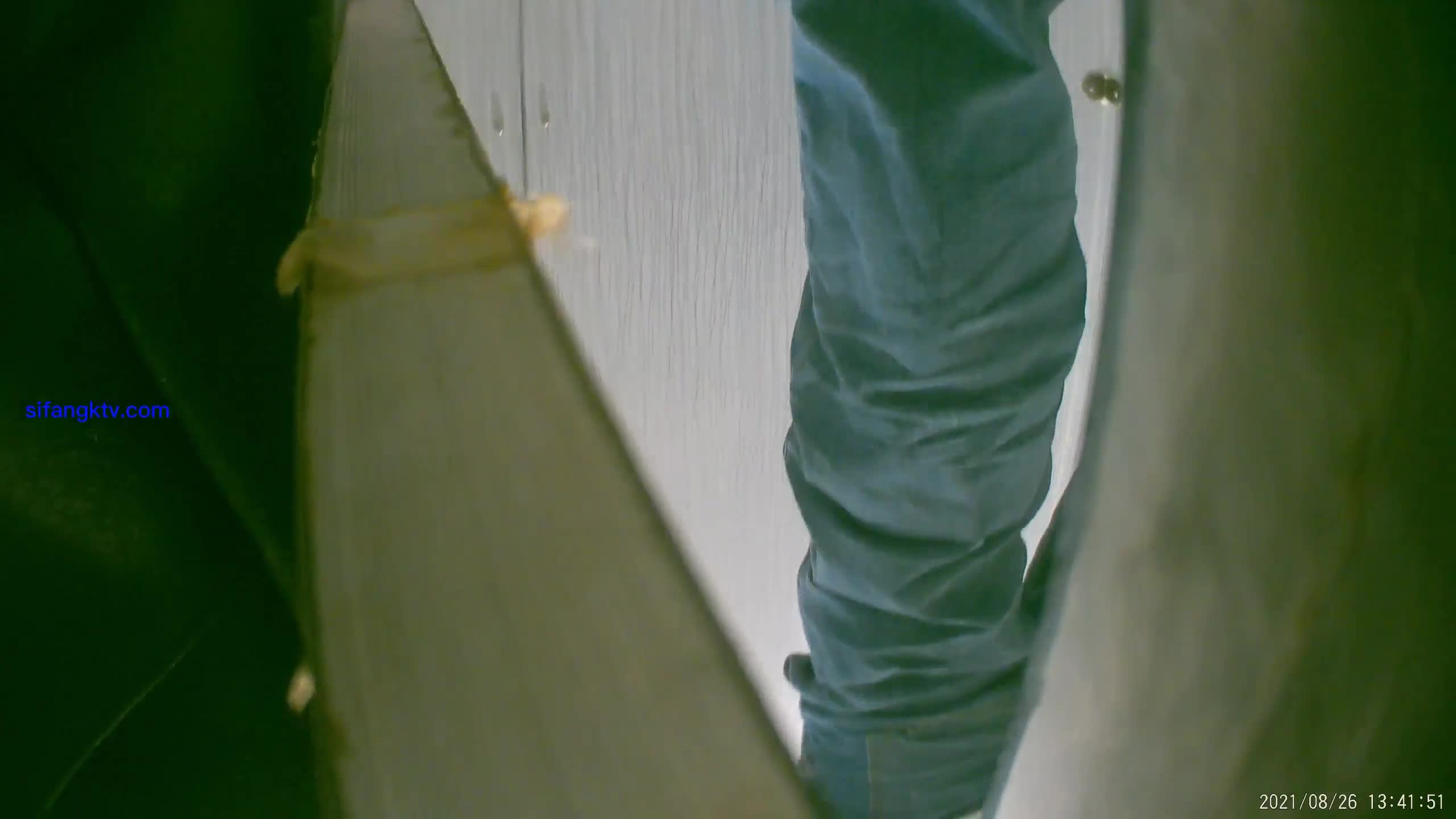 魔手☛外购~极品厕拍~美女大号、漂亮无毛B~肥美大屁股【44V】 (41)