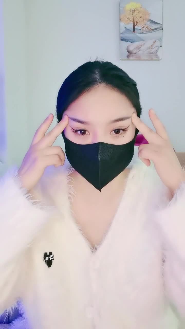 G奶女神~【钞票临摹师】裸舞~吉他~道具狂插【21v】 (21)