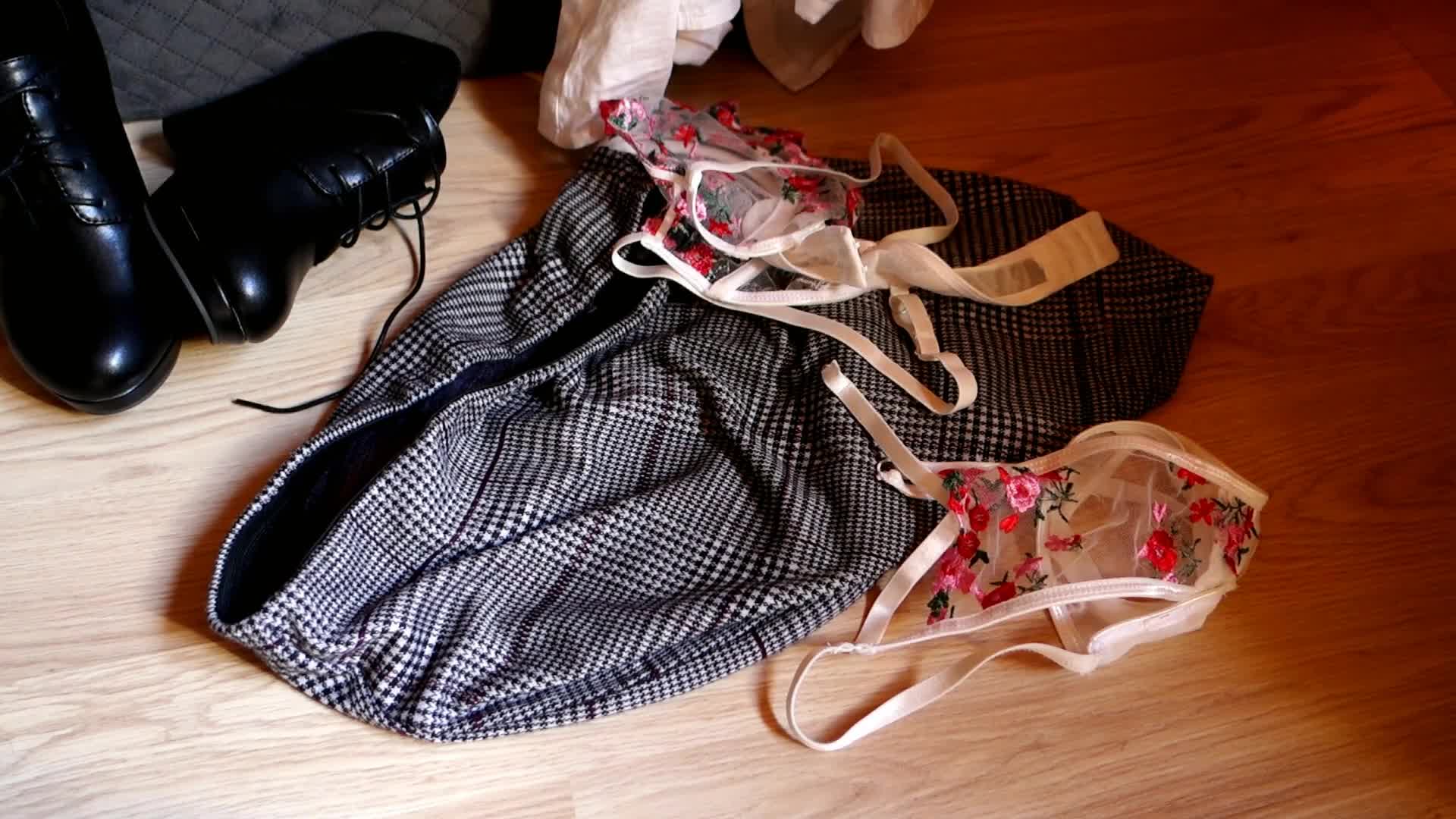 【自整理】一个人也能玩儿出花来 野外全裸直播被偷拍 Pornhub博主【127V】 (3)