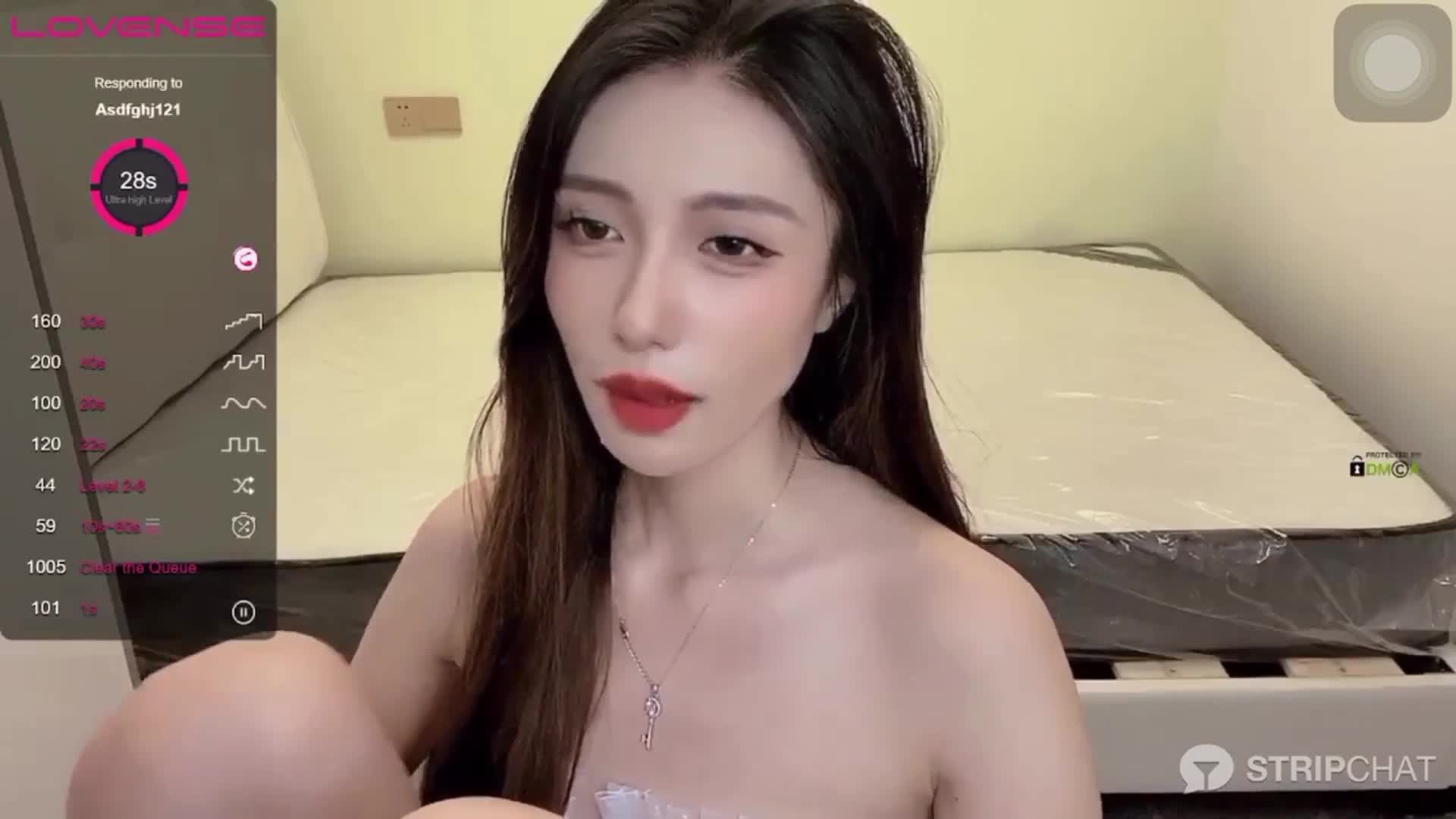 绝世女神【CHLITINA】部分门票房 颜值，乳夹，抹奶，蜂腰翘臀尤物~跳蛋震鲍穴【26v】 (1)