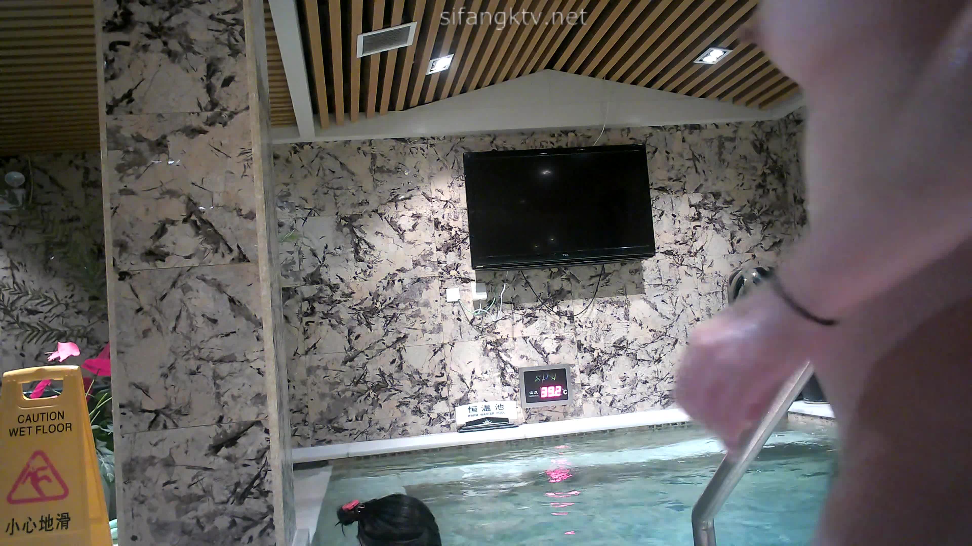 温泉会所近身偷拍~美女千姿百态~沐浴更衣温泉戏水【20v】 (14)