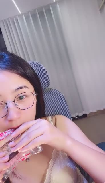 极品超骚女大学生【好烦烦烦烦】高跟丝袜长腿~道具狂插【11v】 (11)