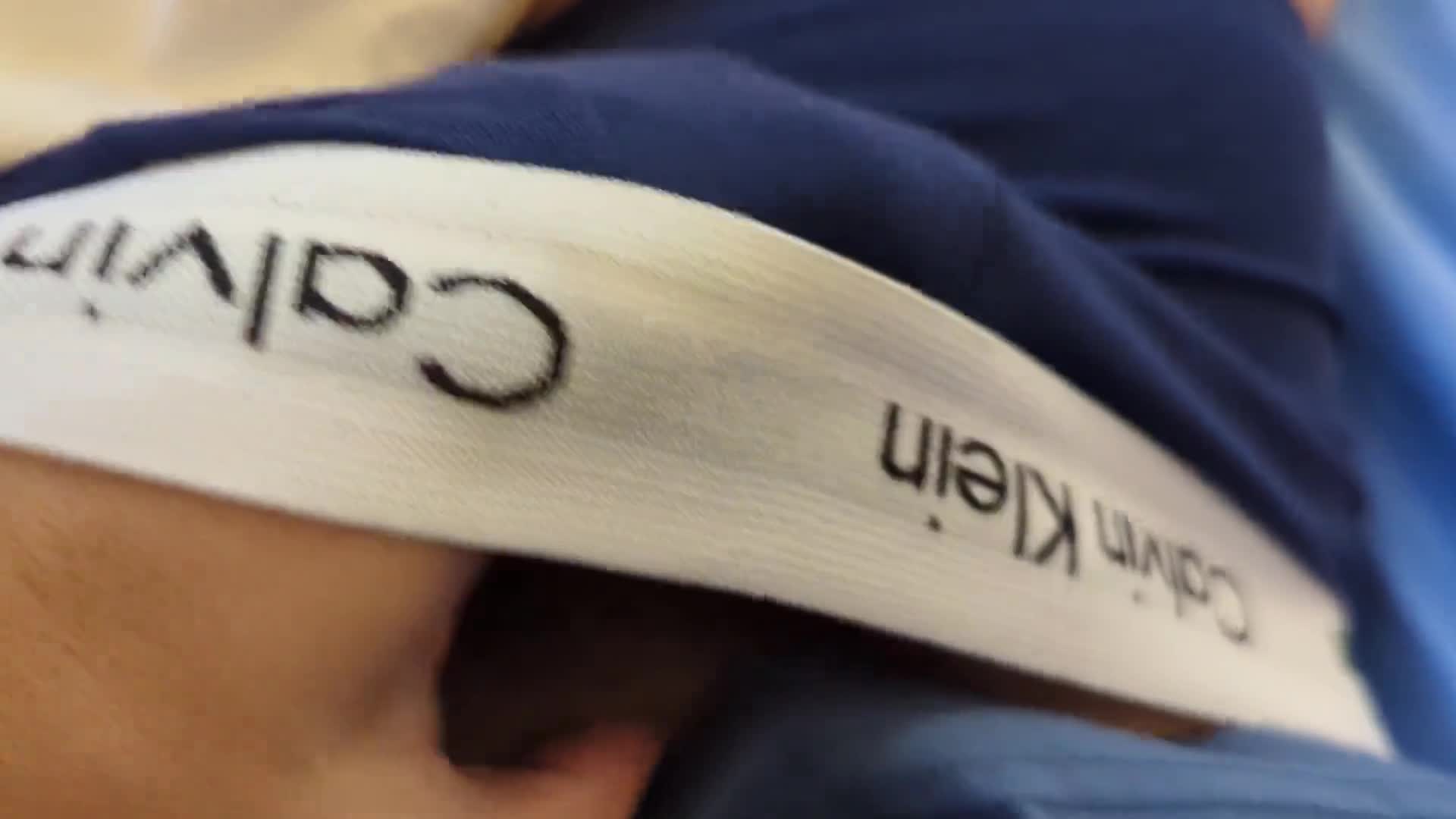 【自整理】这个有点猎奇了，大鸡巴帅小伙不爱真逼爱假逼，天天用鸡巴操不过瘾还上嘴舔！【140V】 (19)