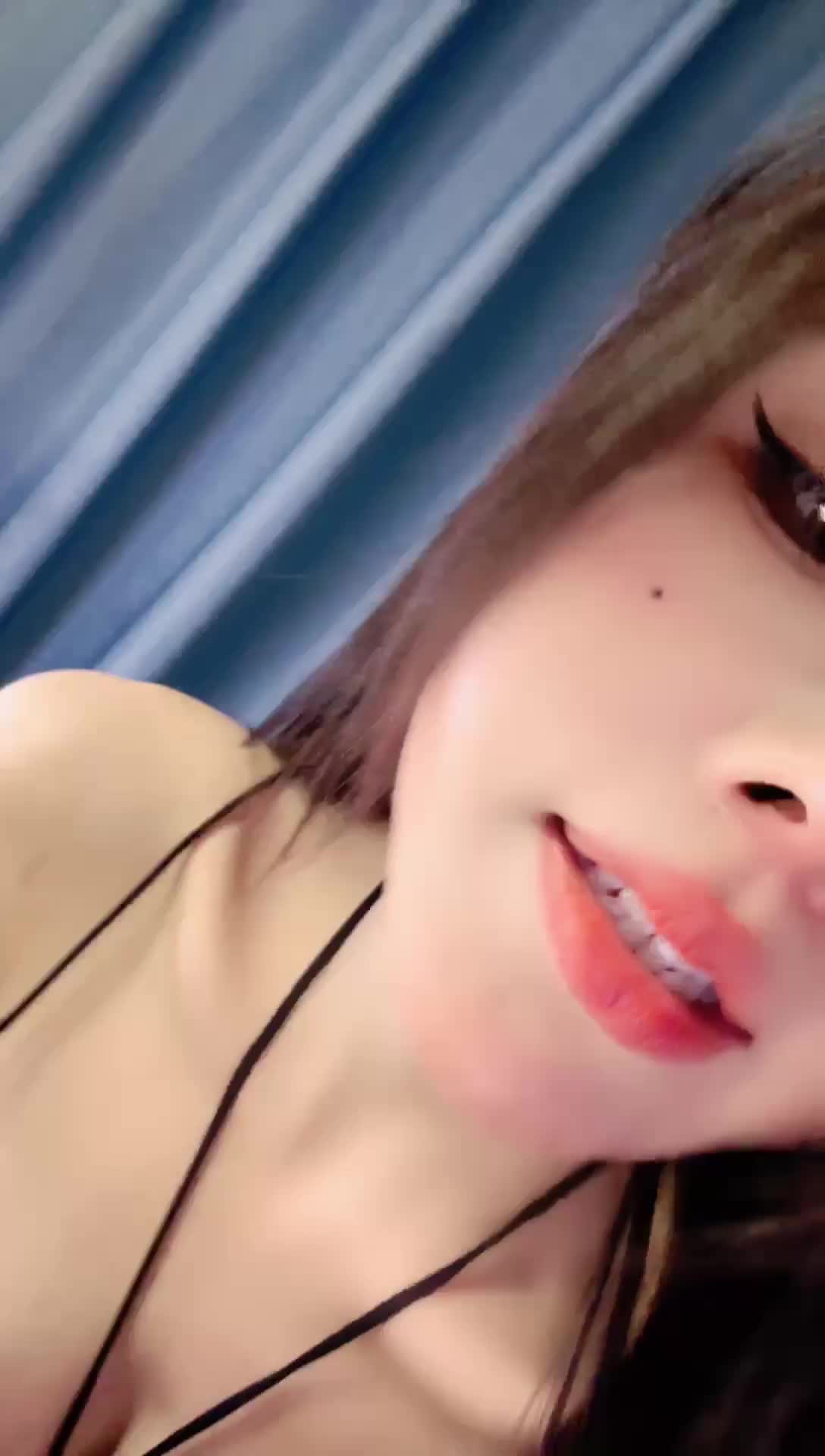 前凸后翘 抖奶扭臀艳舞【蕾娅】令人窒息~精子要被掏空【10v】 (7)