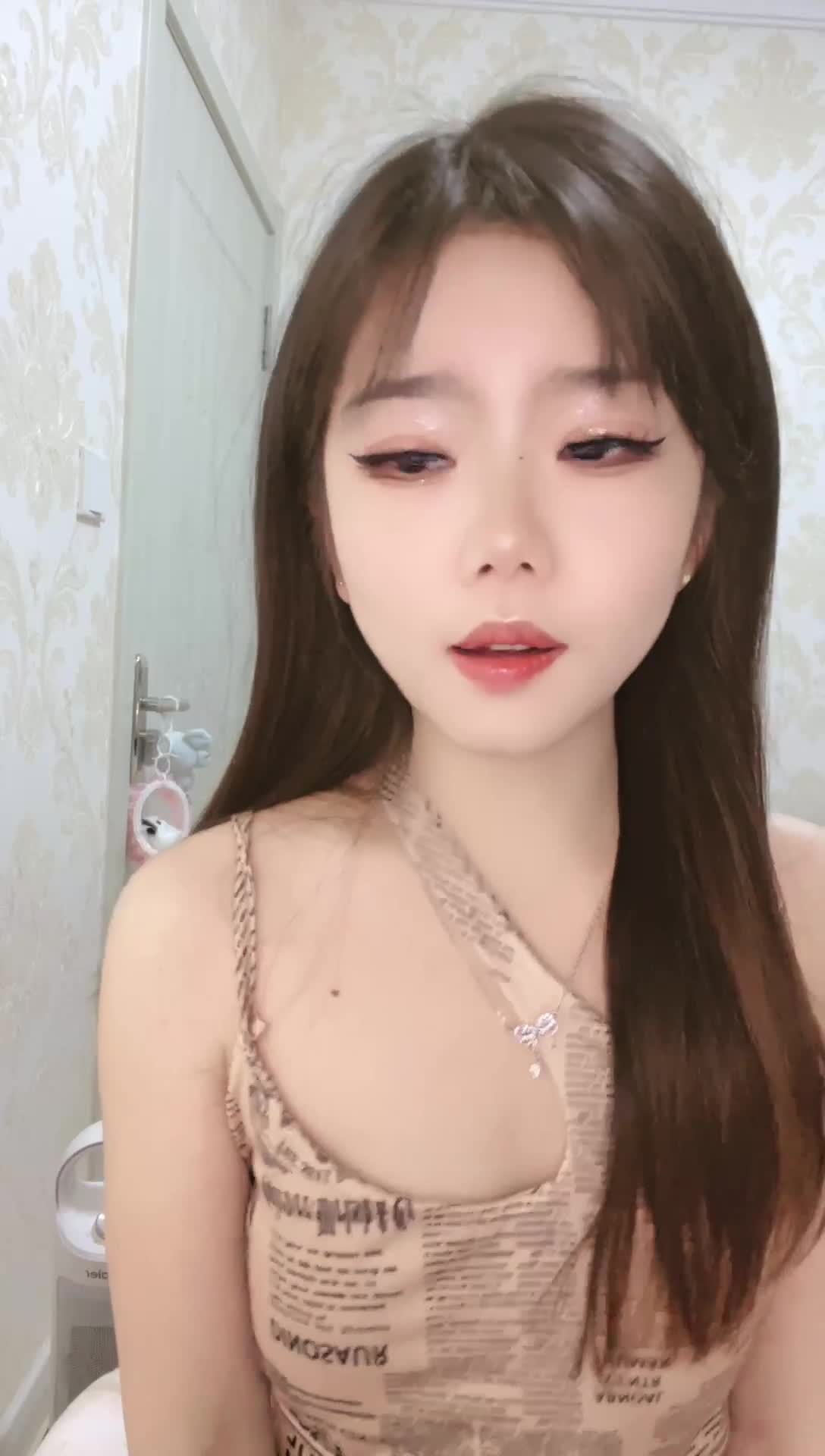 戴宠物项圈裸舞的小萝莉 【霏霏子】魅惑发骚裸舞 百撸不厌【10v】 (6)