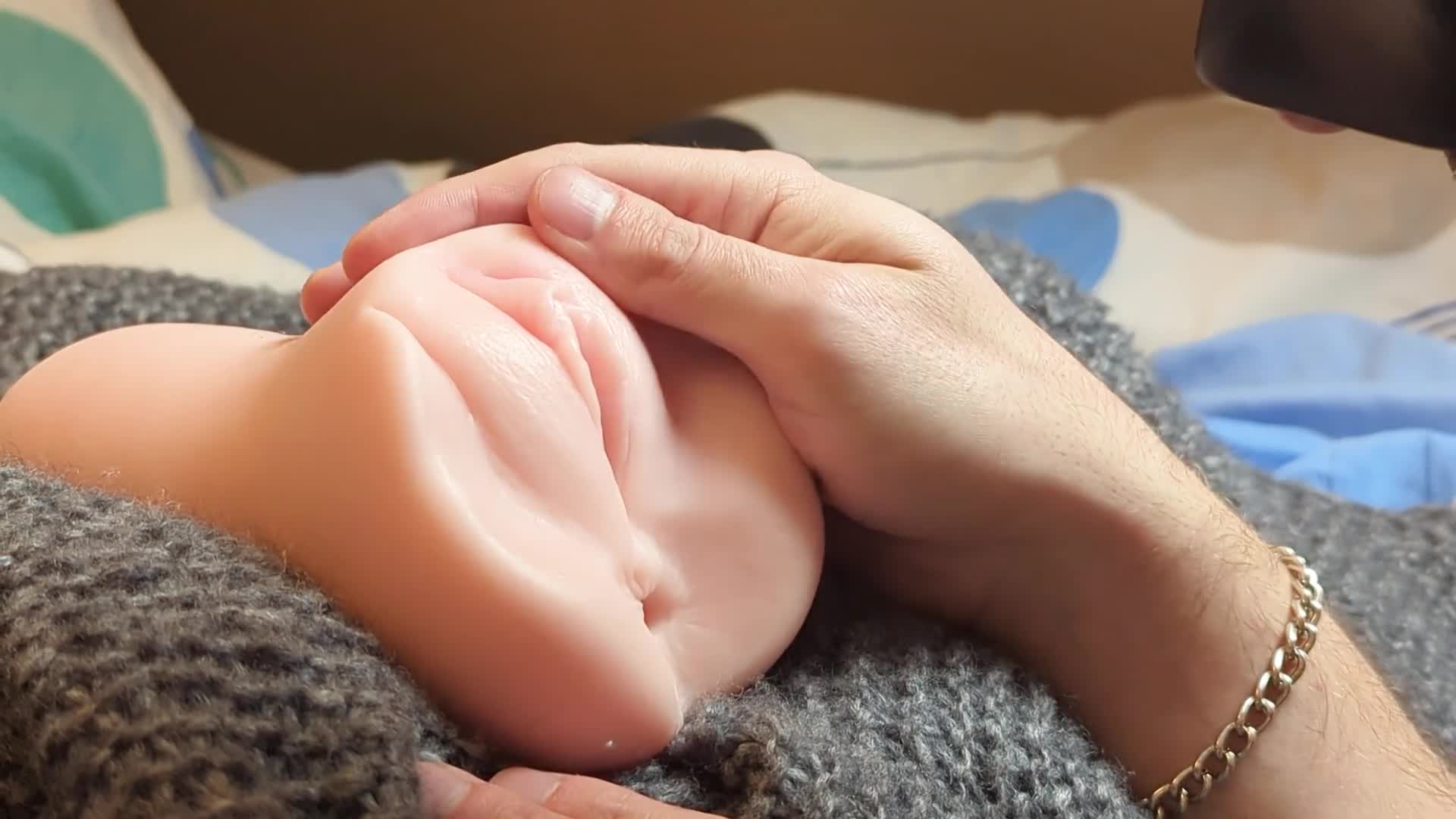 【自整理】这个有点猎奇了，大鸡巴帅小伙不爱真逼爱假逼，天天用鸡巴操不过瘾还上嘴舔！【140V】2 (22)