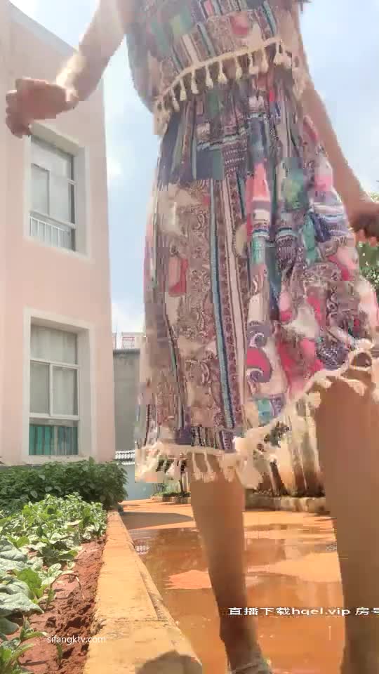 某幼教老师【幼湿】上课跳蛋塞逼~户外游乐园公厕玩弄阴穴~特写道具假屌插逼~相当刺激！【49v】 (21)