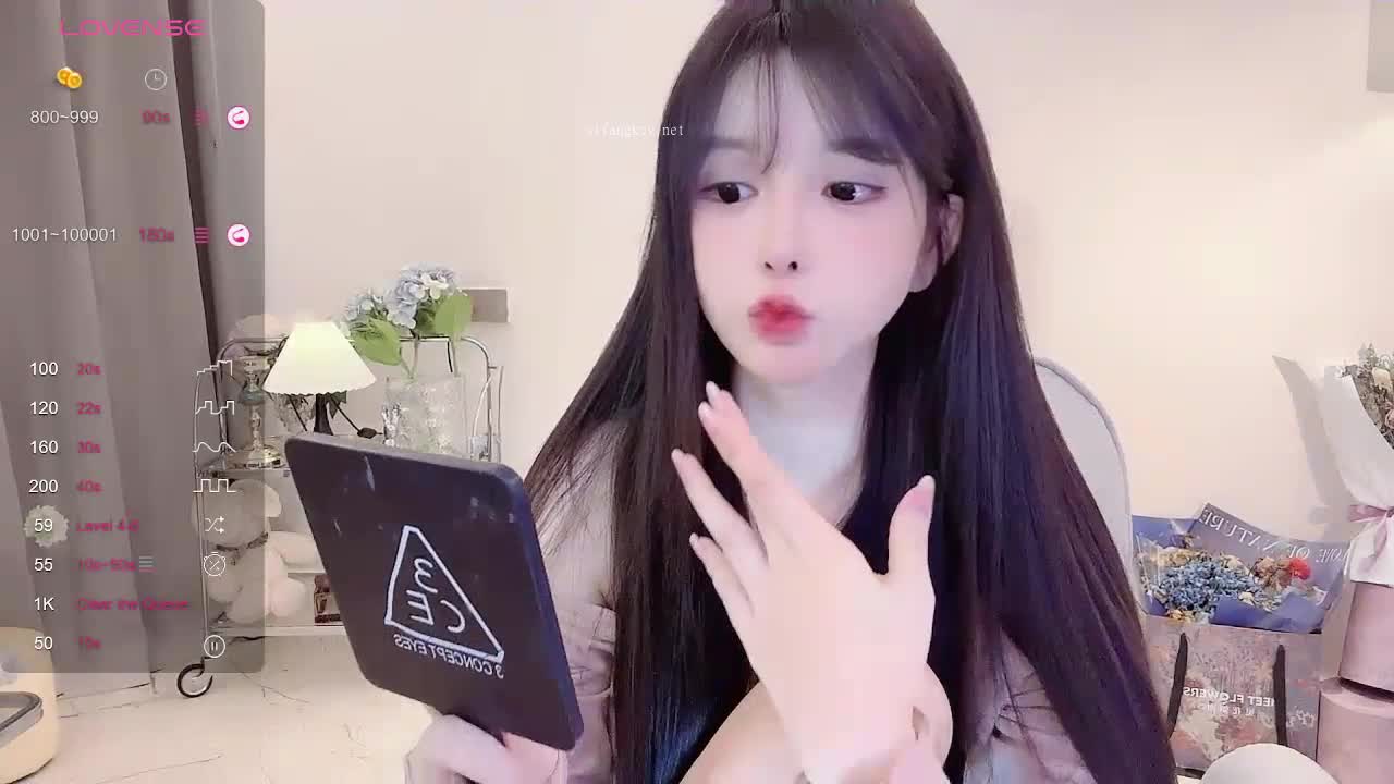 极品女神~ !乳交夹乳头【DeepEggs】长腿丝袜玉足~跳蛋狂震~流水【30v】 (6)