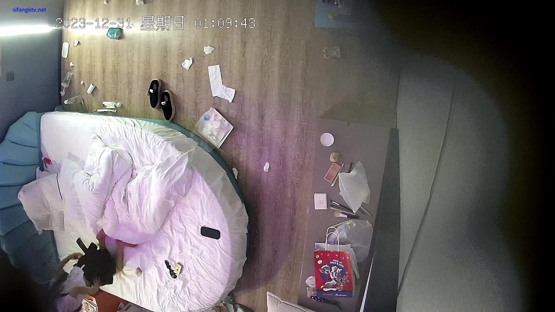 跨年夜 酒店偷拍 泰迪般的男友 整天想操黑丝女友 各种体位啪啪【13v】 (11)