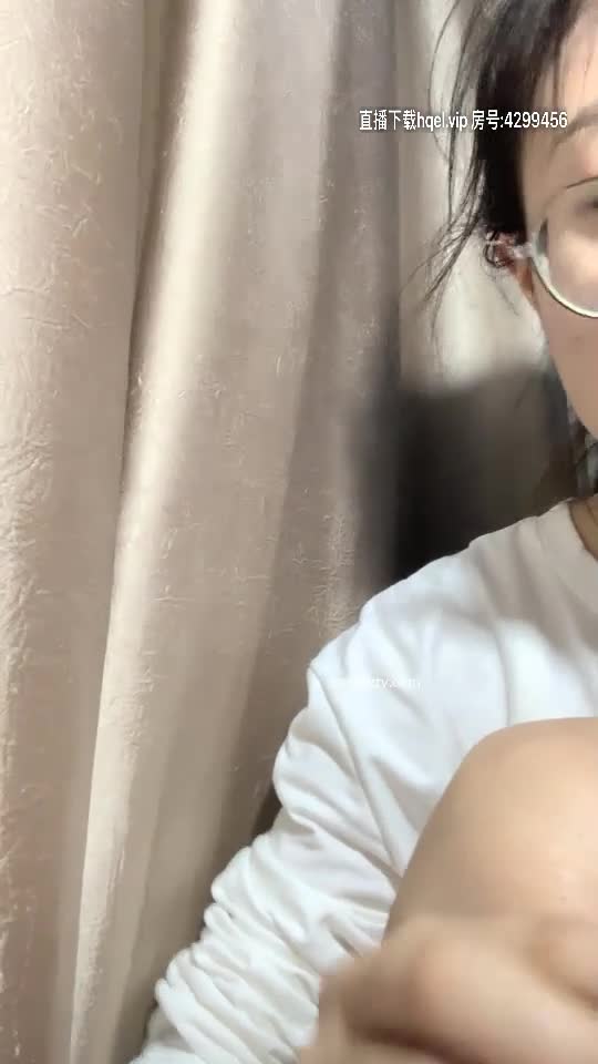 某幼教老师【幼湿】上课跳蛋塞逼~户外游乐园公厕玩弄阴穴~特写道具假屌插逼~相当刺激！【49v】 (22)