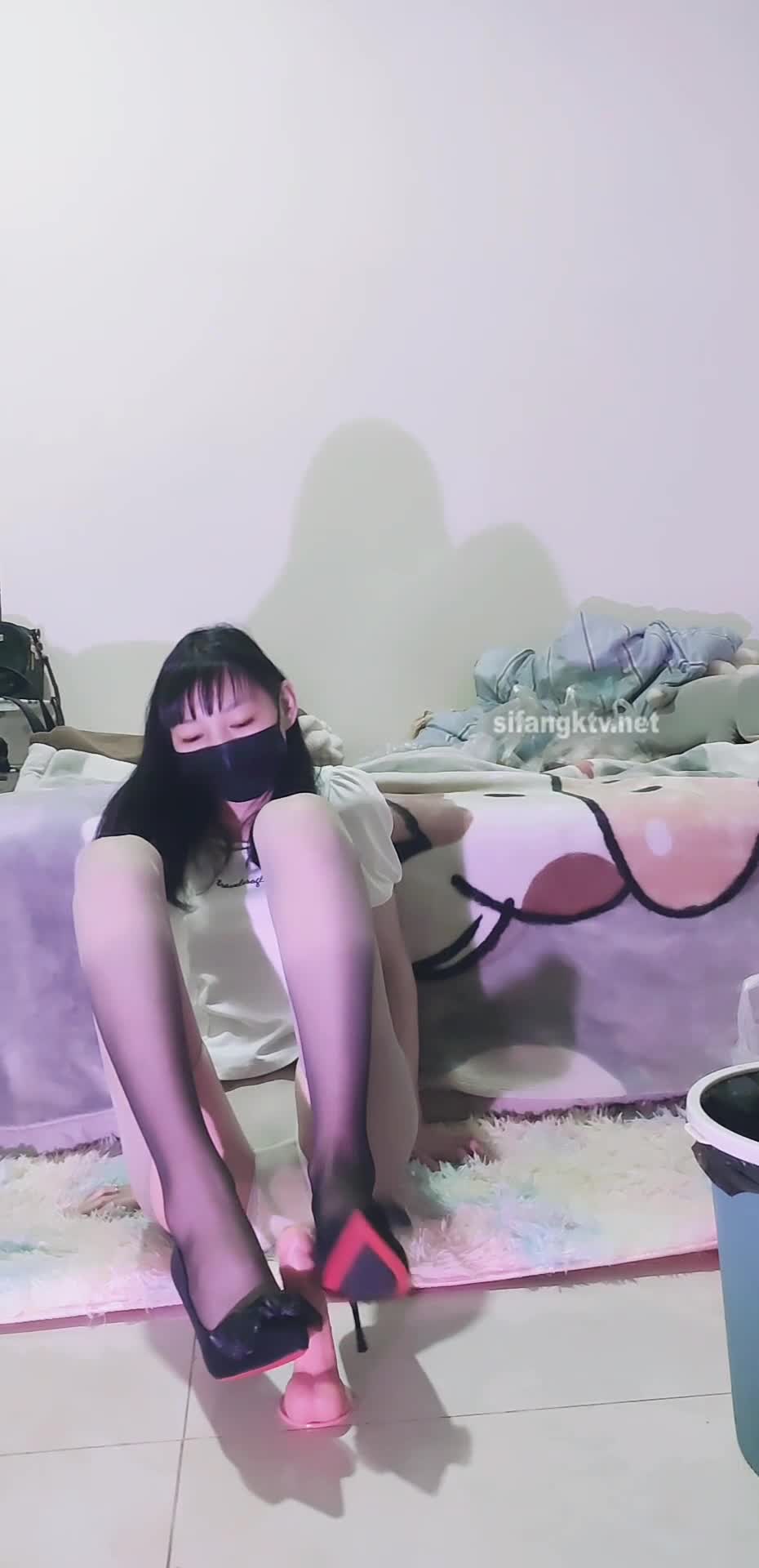 推特顶B王 蒂米 超嫩小骚逼 各种定制裸舞 弹力插弹力摇短视频 【180V】 (2)