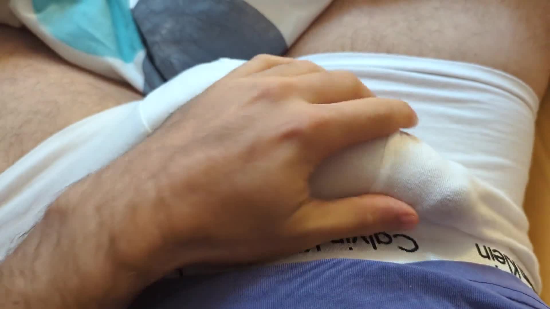 【自整理】这个有点猎奇了，大鸡巴帅小伙不爱真逼爱假逼，天天用鸡巴操不过瘾还上嘴舔！【140V】 (39)