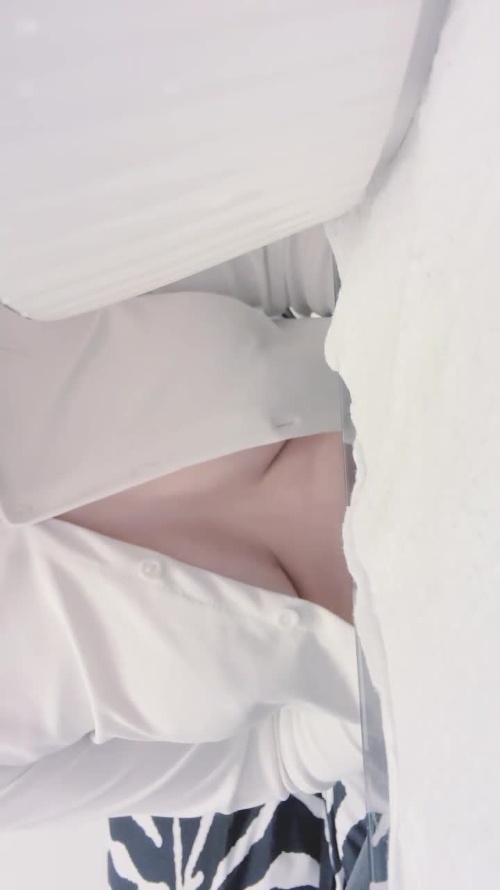 奶子漂亮的骚御姐秀【七七吃不饱】扣穴自慰【29v】 (1)