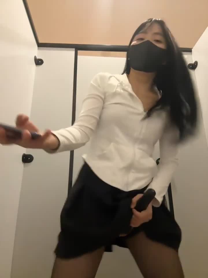 12月最新！咖啡店露出 跳弹自慰【Asia-Lynn】女神露脸男厕自慰 爽的喷水差点叫出来【31v】 (29)