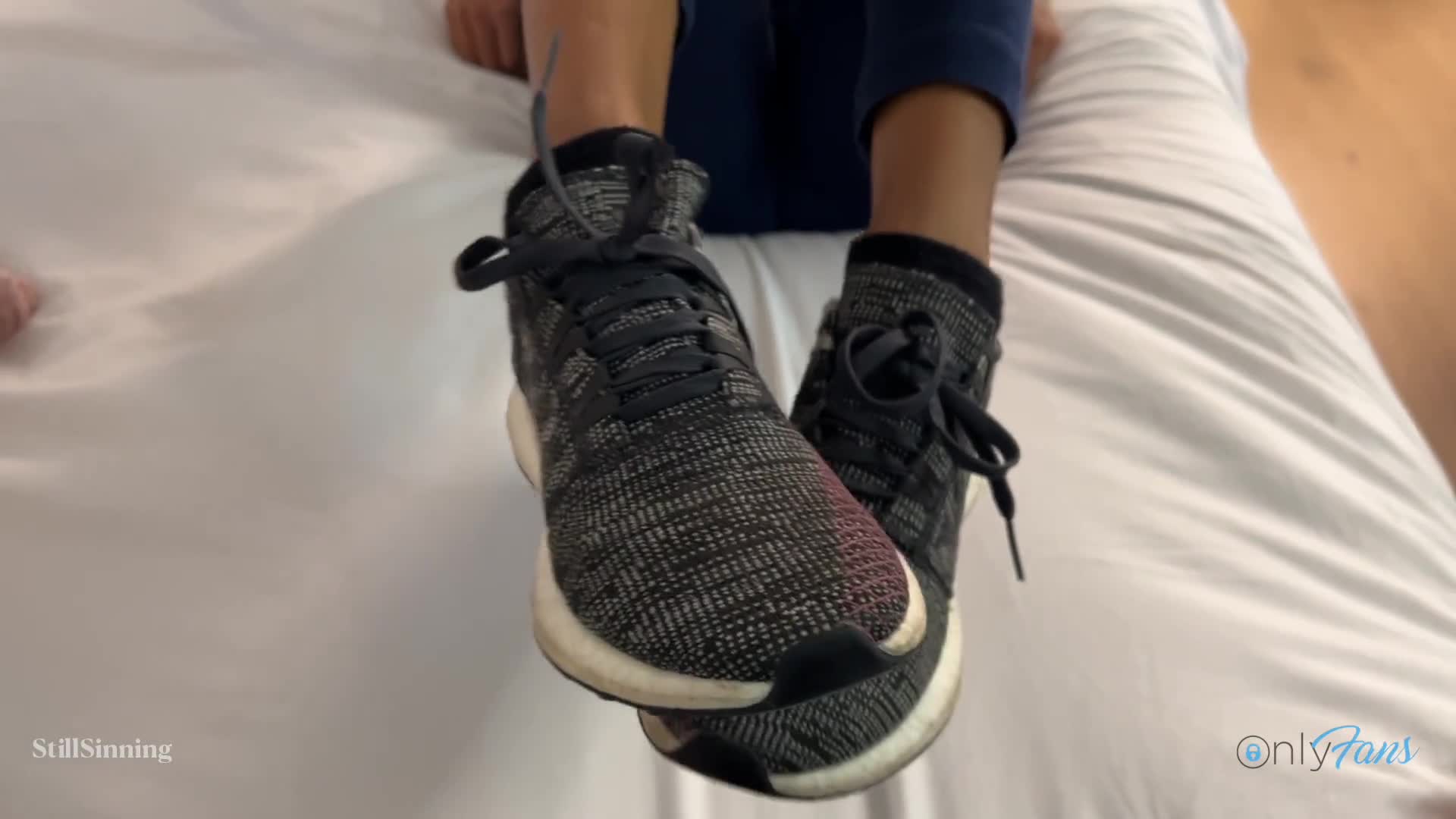 Hot STUDENT in Yoga Pants Adidas SHOEJOB (sockjob) 